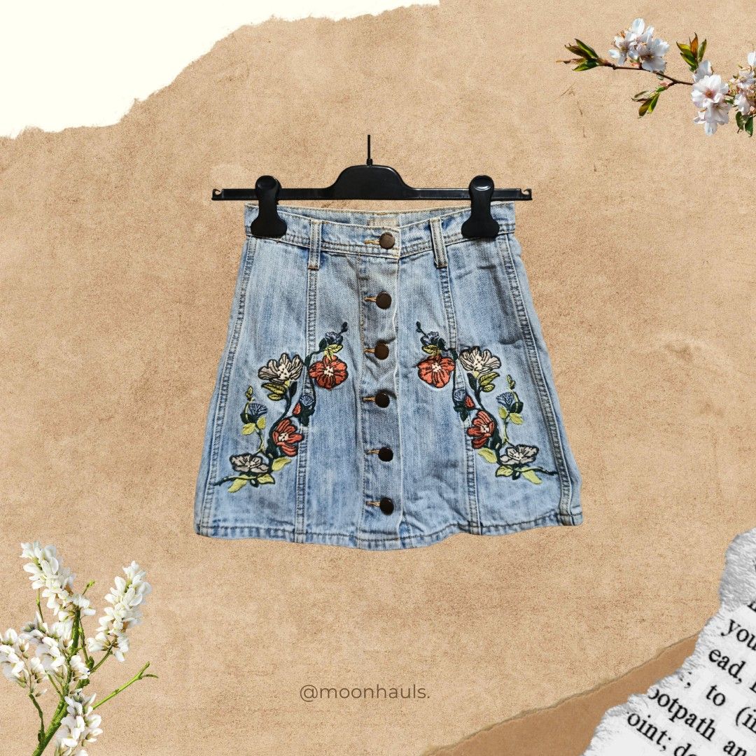 floral embroidered denim skirt (Category: Skirts) located in Manila. Submitted by moonhauls (Listing ID 1465337995, Image 1). Description: 6ixty 8ight brand embroidered flower skirt light denim wash size W25-26.