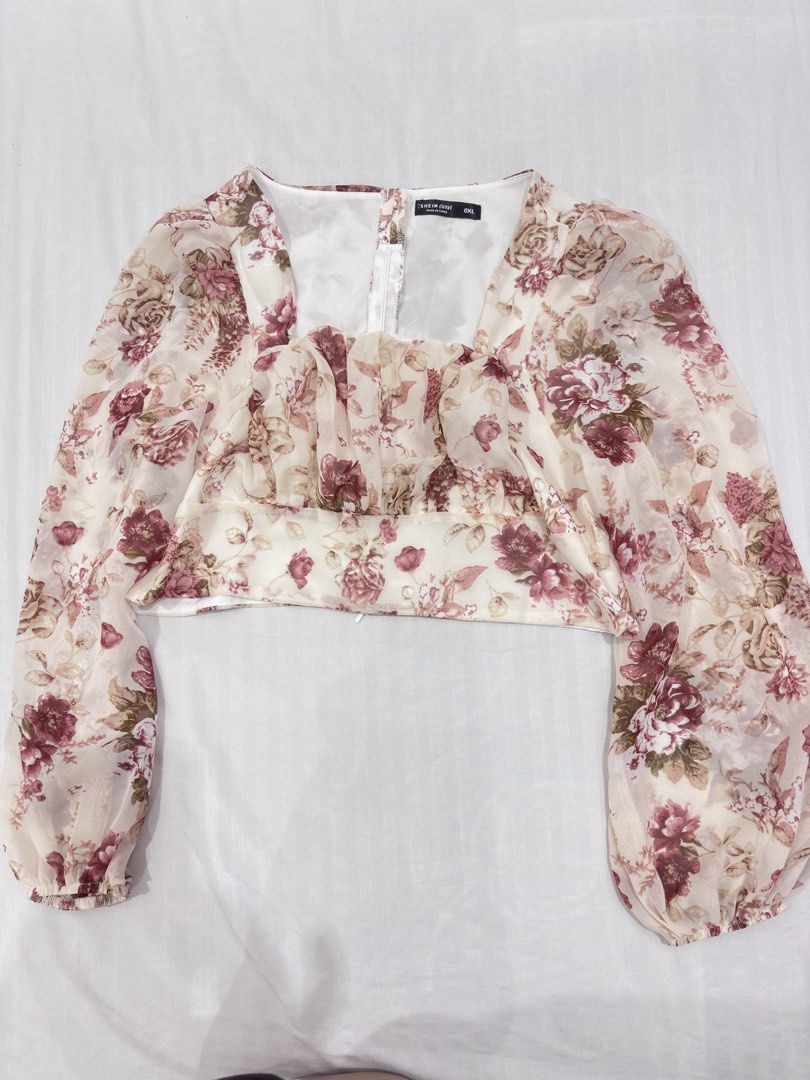 Floral Long Sleeves Top (Category: Longsleeves) located in Manila. Submitted by niellaeun (Listing ID 1465374329, Image 1). Description: Original Price: 600 RFS: Decluttering Size: 0XL on tag Bust: 36 .