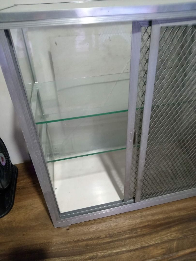 food storage 3 layer (Category: Food Organization & Storage) located in Bulacan. Submitted by zenhawk.4a9b2e (Listing ID 1465360096, Image 2). Description: only issue crack front glass but still can stored food. decluttering.