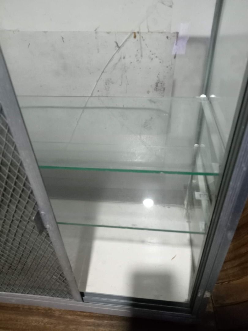 food storage 3 layer (Category: Food Organization & Storage) located in Bulacan. Submitted by zenhawk.4a9b2e (Listing ID 1465360096, Image 3). Description: only issue crack front glass but still can stored food. decluttering.