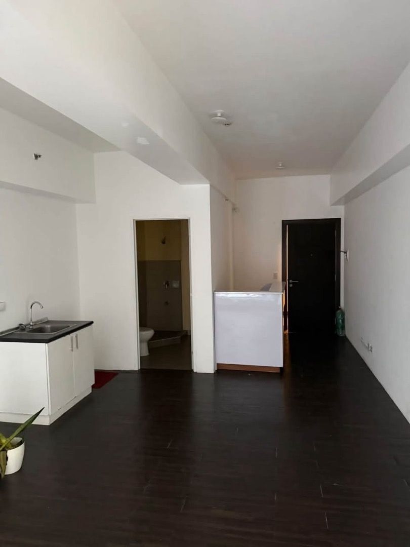FOR LEASE – Office Space in BGC (Category: Apartments & Condos) located in Taguig. Submitted by FORTHUBREALTY (Listing ID 1444349351, Image 2). Description: Located at Cityflex Avida Towers 🏡 Soho Unit 💰 ₱50,000/month 📅 Available for long-term lease Property Highlights: Prime location in the north side of BGC Close to offices, restaurants, shopping, and recreational areas Convenient access to major roads and business districts Access to condom