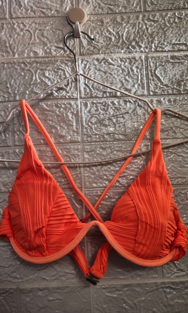 For pettite (Category: Bikinis & Swimsuits) located in Kalayaan. Submitted by meow_22_ (Listing ID 1465211892, Image 3). Description: Yung isa brandnew never nasuot, and yung isa once lang all goods yan..