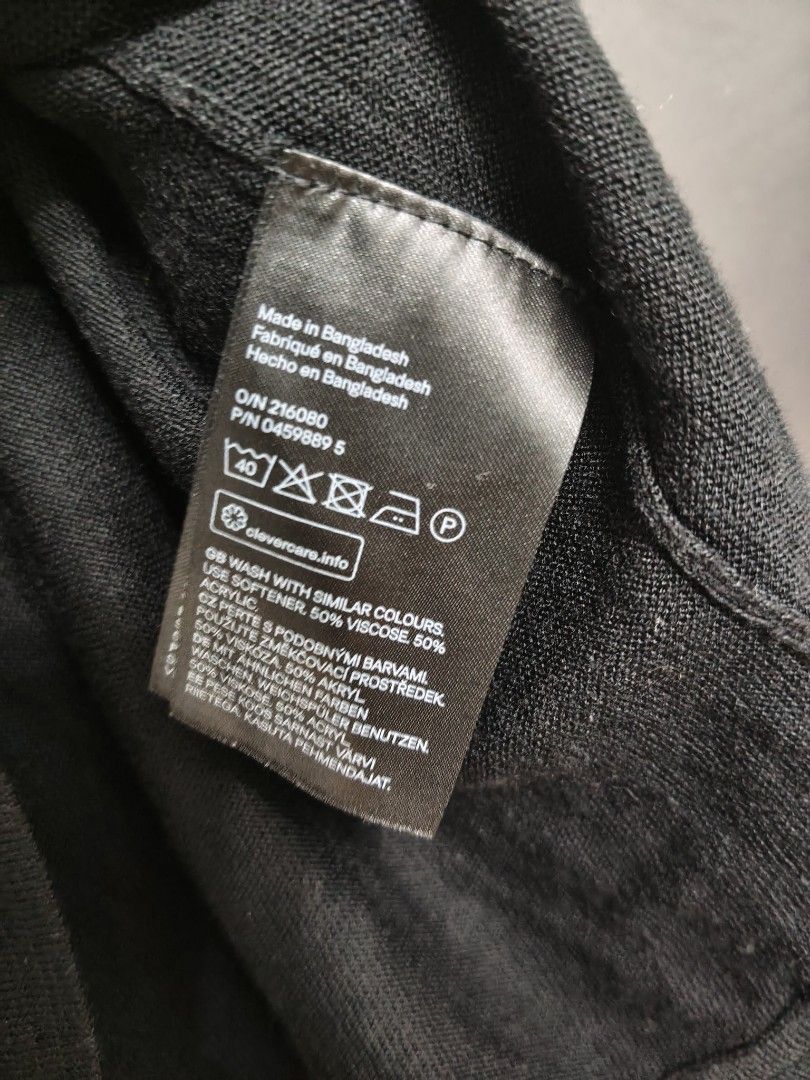 For sale H&M Basic Black Long Sleeve Sweater XS (Category: Longsleeves) located in Mandaluyong City. Submitted by derekalava (Listing ID 1465240140, Image 3). Description: For sale H&M Basic Black Long Sleeve Sweater XS Brand/Line: H&M Basic - Item: Long sleeve sweater - Color: Black - Size: XS (fits true to size) - Material: 50% Viscose, 50% Acrylic (lightweight knit) - Measurements: ~24 inches down from shoulder - Details: Round neckline, simpl