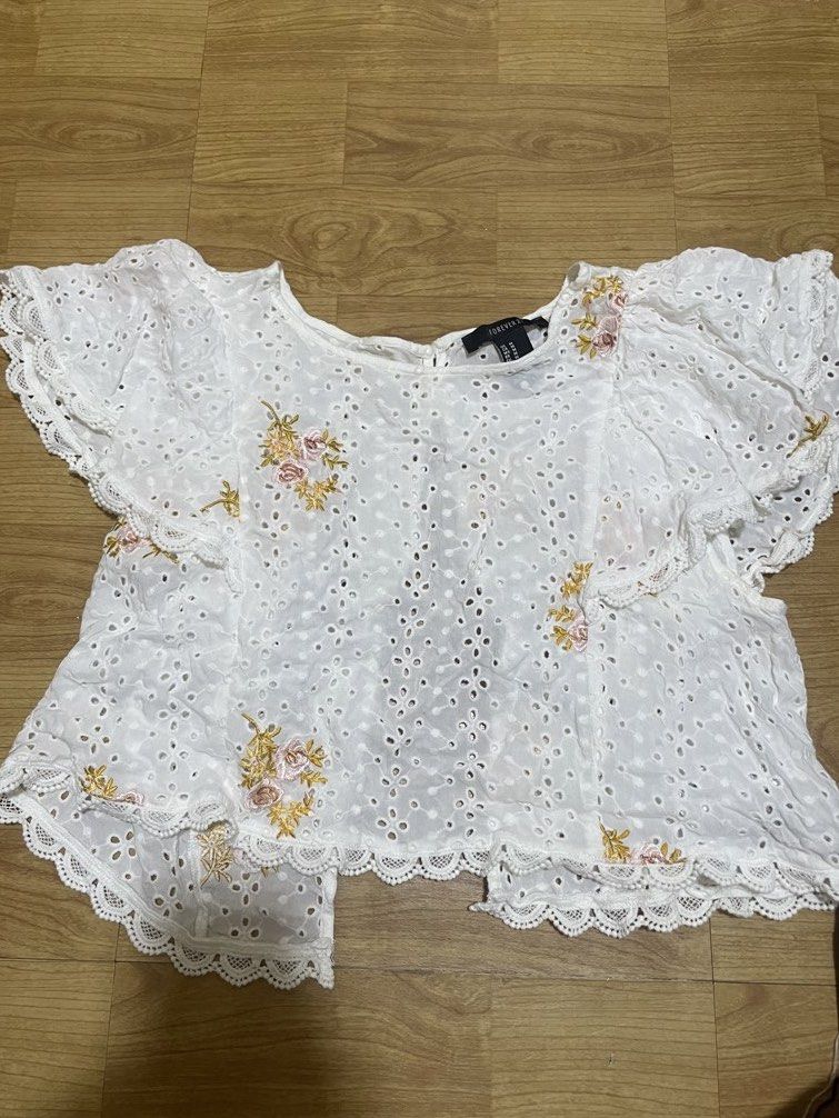 Forever 21 white eyelet crop top (Category: Blouses) located in Manila. Submitted by hubaderascloset (Listing ID 1465338041, Image 1). Description: .