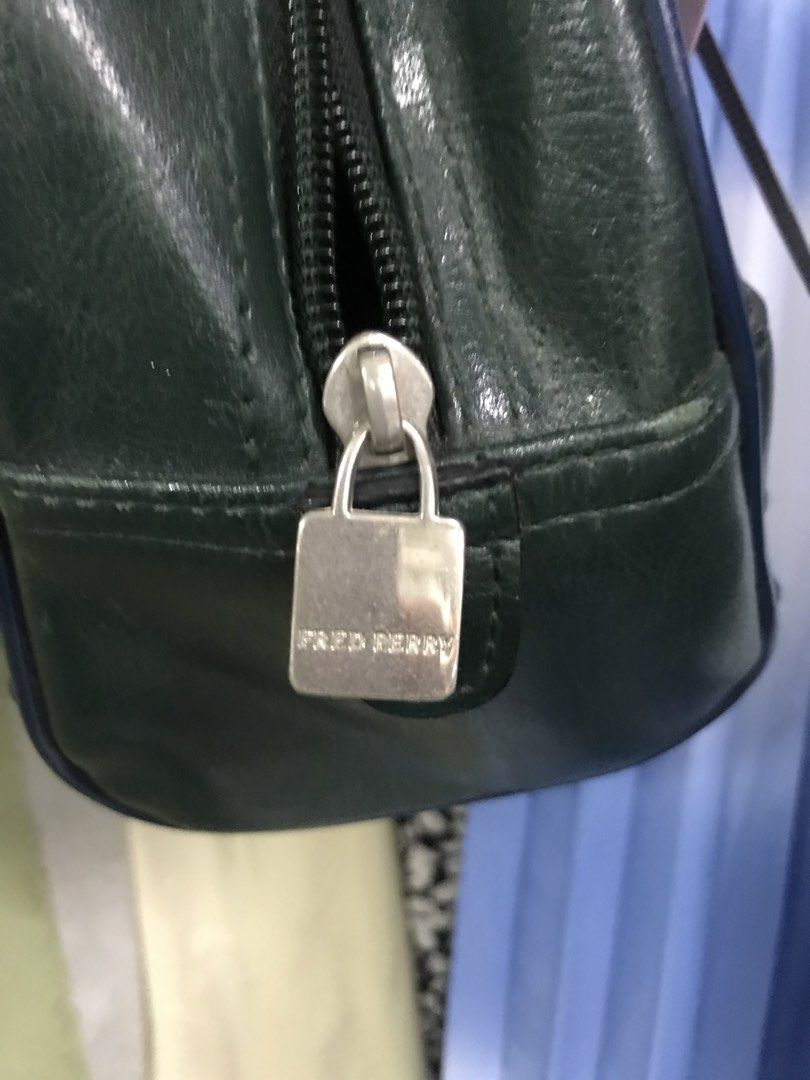 Fred Perry (Category: Purses & Pouches) located in Balete No 2. Submitted by troyesybang (Listing ID 1465182070, Image 3). Description: Mini handbag .