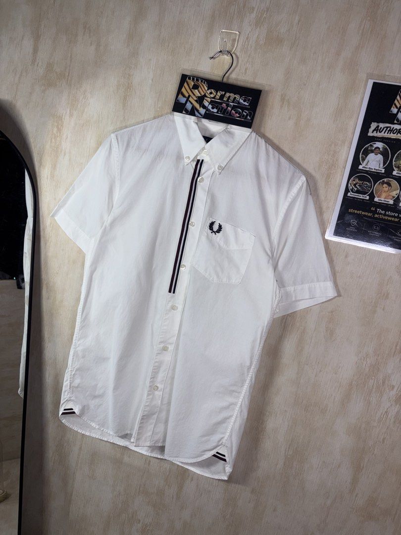 FRED PERRY TAPED PLACKET SHIRT (Category: Tshirts & Polo Shirts ) located in Cabuyao City. Submitted by pormanation-thrift-store (Listing ID 1465192883, Image 3). Description: FRED PERRY TAPED PLACKET SHIRT Condition: LIKE NEW Color rate: 10/10 (PWEDE SA MASELAN) Size: SMALL Dimes: 19”Wx28”L Issue: NONE❌ Price: 2000.