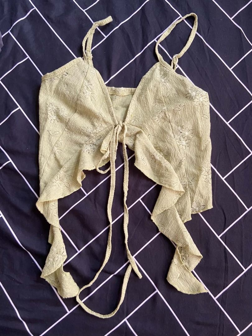 Front Tie Ruffle Cami Crop Top – Light Green (Fits S–M) (Category: Others Tops) located in Manila. Submitted by secondchapterr (Listing ID 1465330721, Image 2). Description: Color: Light Green Style: Front Tie, Asymmetric Ruffled Hem, Thin Shoulder Straps, Textured Lace/Eyelet Fabric Size Fit: Fits Small to Semi-Medium (adjustable front tie) Condition: Excellent / Pre-loved (No flaws, stains, or tears).