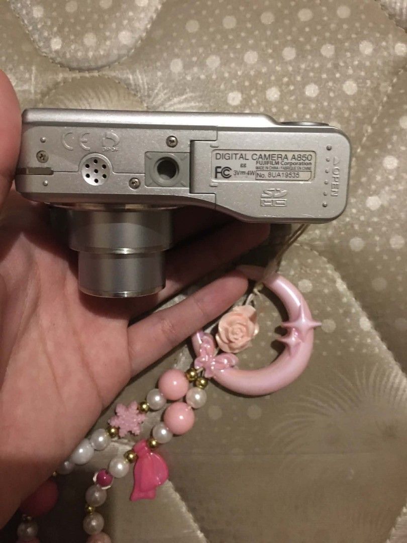 Fujifilm A850 DigiCam (Category: Cameras) located in Las Pinas. Submitted by fusionpurp (Listing ID 1465344473, Image 3). Description: .