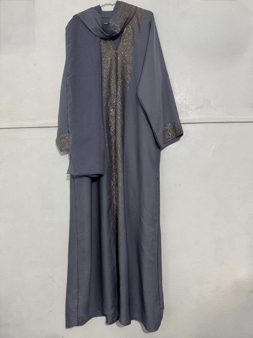 Full Set Abaya for women (Category: Traditional & Ethnic wear) located in Antipolo. Submitted by ecamu1115 (Listing ID 1465177901, Image 3). Description: Bought in Abu Dhabi last August 2026 🇦🇪 Worn only once during my visit to the Sheikh Zayed Grand Mosque. Details: • Size: 52” length • Sleeve length: 25” • Chest: 22.5” • Silk fabric • Color: Porpoise Grey / Slate Grey (approx.) • Comes with matching belt and hijab • Excellent condition — used