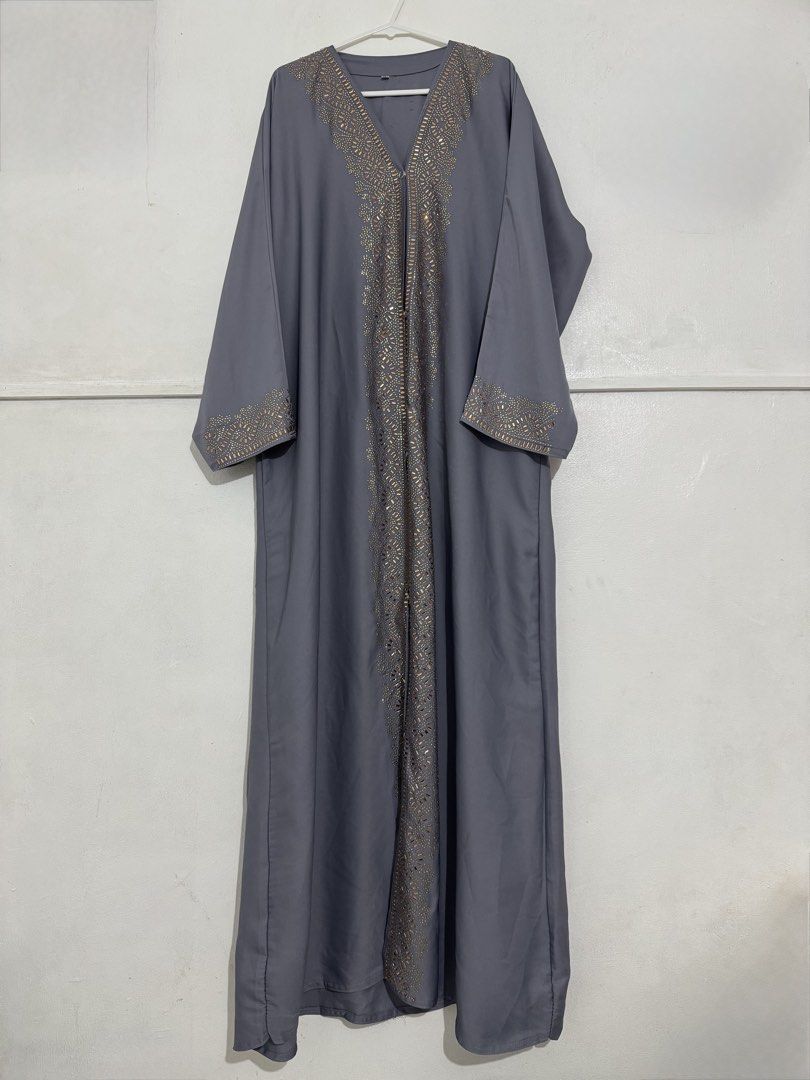 Full Set Abaya for women (Category: Traditional & Ethnic wear) located in Antipolo. Submitted by ecamu1115 (Listing ID 1465177901, Image 2). Description: Bought in Abu Dhabi last August 2026 🇦🇪 Worn only once during my visit to the Sheikh Zayed Grand Mosque. Details: • Size: 52” length • Sleeve length: 25” • Chest: 22.5” • Silk fabric • Color: Porpoise Grey / Slate Grey (approx.) • Comes with matching belt and hijab • Excellent condition — used