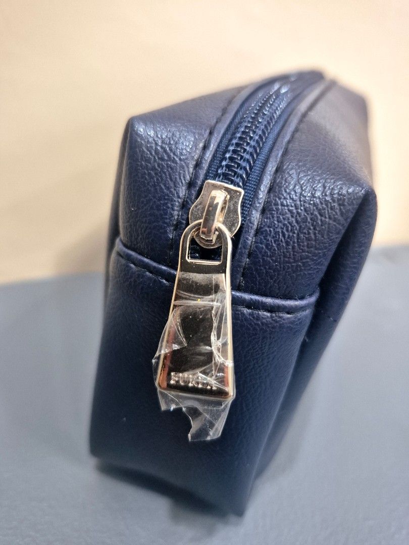 Furla pouch (Category: Purses & Pouches) located in Bayambang. Submitted by gtamms (Listing ID 1465231273, Image 2). Description: Philippine Airlines Furla pouch for business and 1st class passengers In very good condition color: navy blue.
