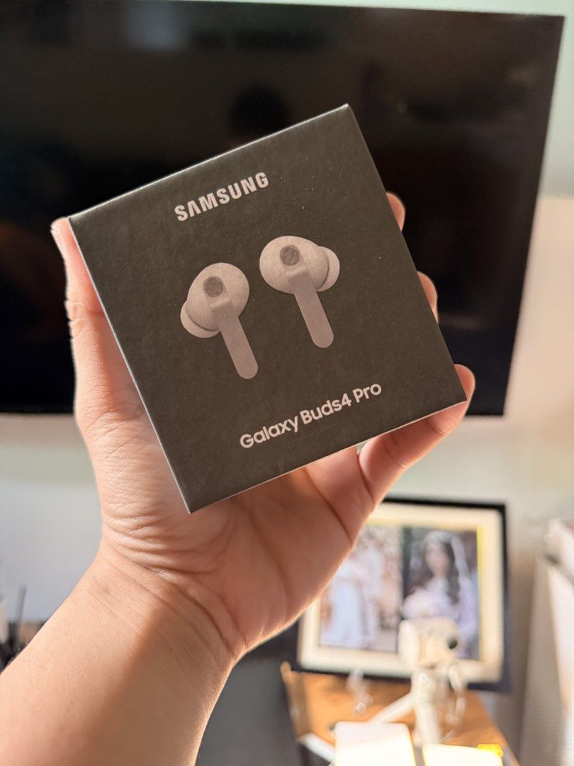 Galaxy buds 4 pro (Category: Wearables & Smart Watches) located in Manila. Submitted by genesisgracioso10 (Listing ID 1465184076, Image 1). Description: Brand new seales Buds 4 pro.