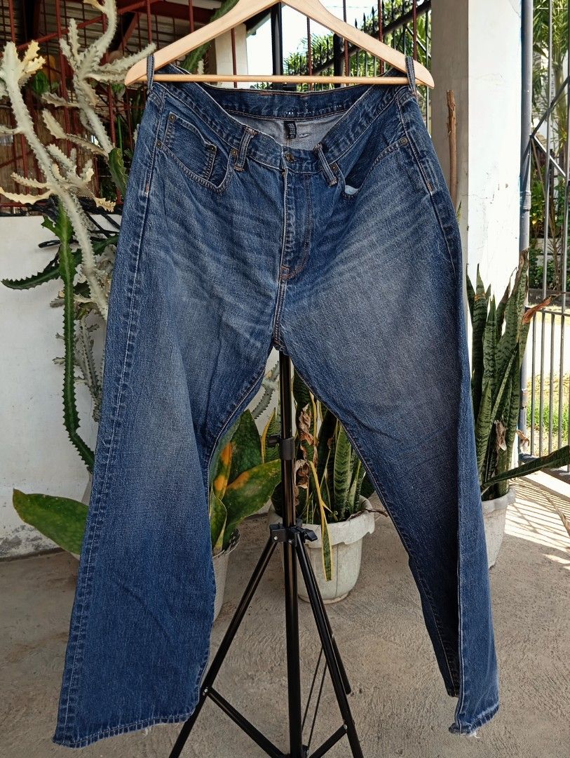 Gap Blue Washed Jeans (Category: Jeans) located in Mangaldan. Submitted by ig_thriftnidrei (Listing ID 1465223003, Image 1). Description: w: 36 l: 40 h: 9 rtw issue: minor tear (sign of usage).
