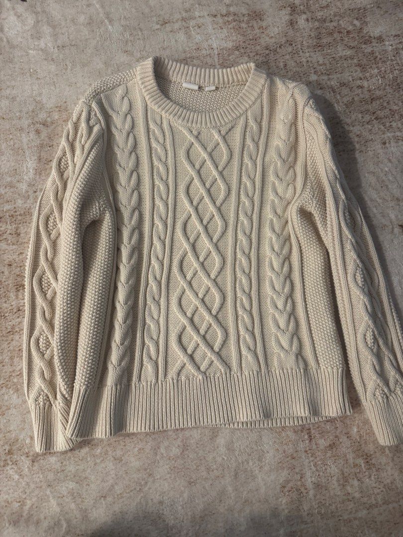Gap Cream Cable Knit Sweater (Category: Longsleeves) located in Makati City. Submitted by ilovefruitrollups (Listing ID 1465265590, Image 1). Description: fits xs - s women ! v high quality and thick material.