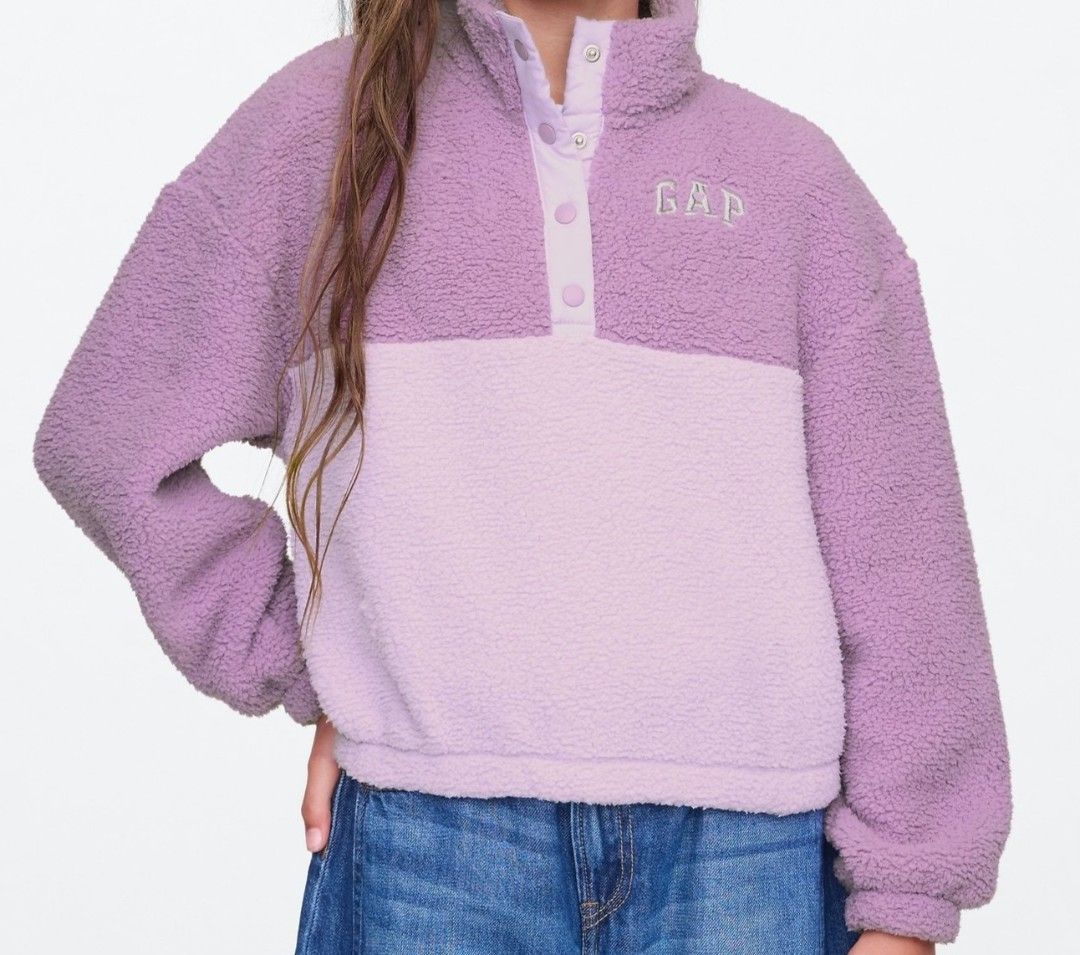 GAP fleece jumper / sweater winter (Category: Coats, Jackets and Outerwear) located in Manila. Submitted by sarahmei1822 (Listing ID 1465286378, Image 2). Description: winter clothes.