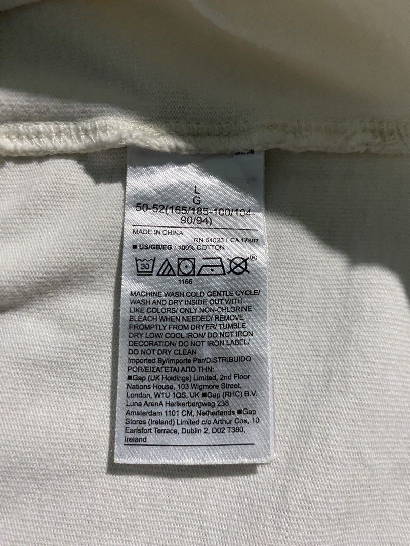 GAP T shirt (Category: Tshirts & Polo Shirts ) located in Dumaguete. Submitted by darios_thrift (Listing ID 1465230279, Image 2). Description: GAP T SHIRT ₱350 + sf Dimes : 22.5 x 28 Excellent condition ✅ Issue : Need Wash Color rate : 9.5/10 (Color may vary due to lighting).