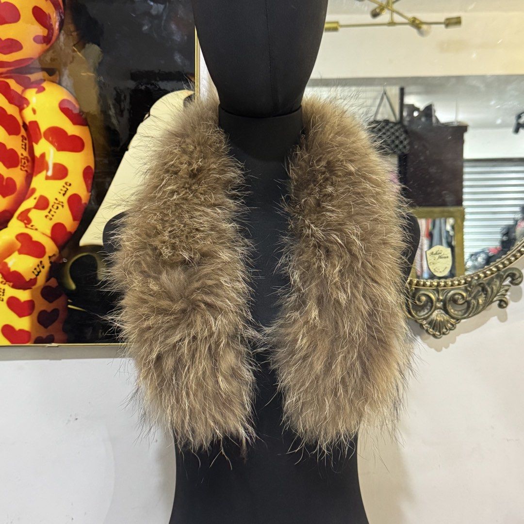 Genuine Brown Fur Scarf Fluffy Winter Collar (Category: Scarves) located in Rizal. Submitted by houseofbell (Listing ID 1465374876, Image 2). Description: - Super soft and warm fluffy brown faux fur - Smooth brown interior lining with a small loop fastener - Perfect for adding extra warmth to winter jackets and sweaters - Clean edges and well-maintained condition.