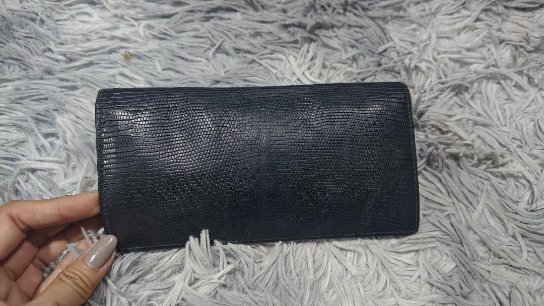 Genuine leather wallets (Category: Wallets & Card holders) located in Binan City. Submitted by chinitasjapanbags (Listing ID 1465237597, Image 2). Description: both genuine leather Japan source.