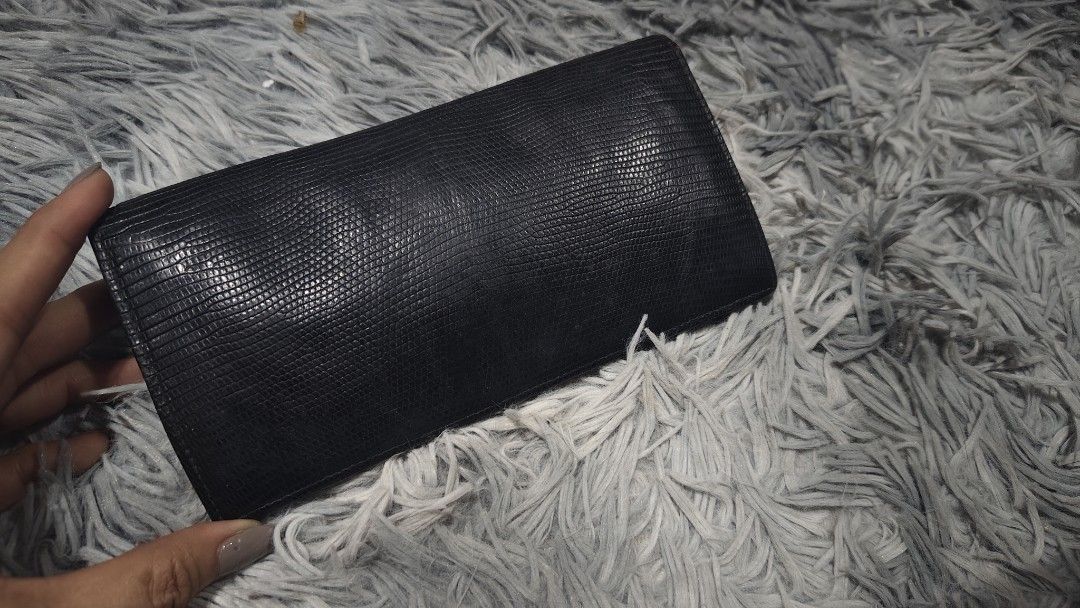 Genuine leather wallets (Category: Wallets & Card holders) located in Binan City. Submitted by chinitasjapanbags (Listing ID 1465237597, Image 1). Description: both genuine leather Japan source.