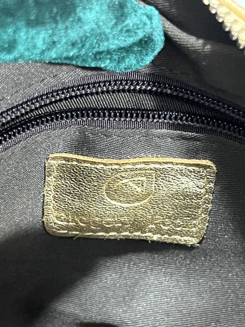 genuine leather Y2k fish scale design shoulder bag (Category: Shoulder Bags) located in Baguio. Submitted by mercedeshermosamoran (Listing ID 1465358196, Image 3). Description: unique design real leather material sturdy can carry heavy stuff L-8 inches W- 11 inches .