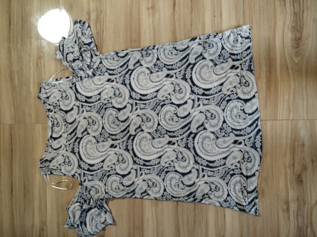 George cold shoulder cut out blouse (Category: Blouses) located in Calasiao. Submitted by alluringvenus.thriftshop (Listing ID 1465262429, Image 2). Description: very good condition brand new never been used from 🇺🇲 Package.