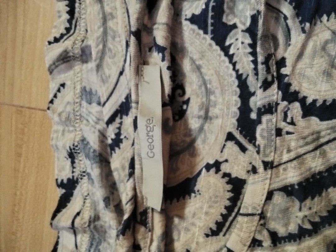 George cold shoulder cut out blouse (Category: Blouses) located in Calasiao. Submitted by alluringvenus.thriftshop (Listing ID 1465262429, Image 3). Description: very good condition brand new never been used from 🇺🇲 Package.