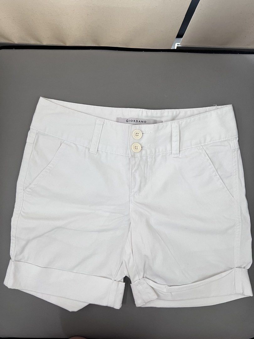 GIORDANO White Khaki Shorts | S (Category: Shorts) located in Taguig. Submitted by whatsmineisyours_ (Listing ID 1465240464, Image 1). Description: 🐑 minor minor discoloration 🐑 RFS: no longer fits ☀️👀 ♡ 2+ items = bundle perks ♡ keep finding your way back for girlie rewards 🎀 * ˚ ✦ 📍 Taguig 💳 Payment first policy MOP: gcash/maya/bpi/unionbank 🙅🏻‍♀️ No returns/exchanges with love, now yours boo ♡ .