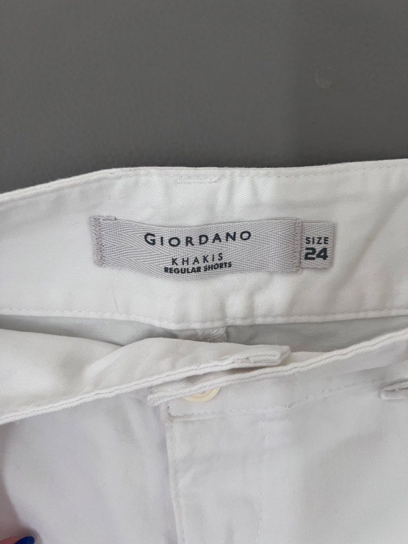GIORDANO White Khaki Shorts | S (Category: Shorts) located in Taguig. Submitted by whatsmineisyours_ (Listing ID 1465240464, Image 3). Description: 🐑 minor minor discoloration 🐑 RFS: no longer fits ☀️👀 ♡ 2+ items = bundle perks ♡ keep finding your way back for girlie rewards 🎀 * ˚ ✦ 📍 Taguig 💳 Payment first policy MOP: gcash/maya/bpi/unionbank 🙅🏻‍♀️ No returns/exchanges with love, now yours boo ♡ .
