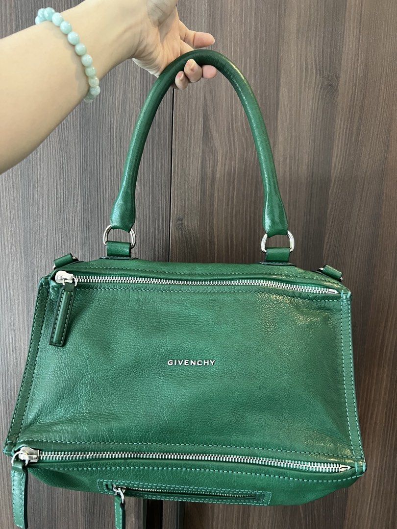Givenchy Pandora medium (Category: Shoulder Bags) located in Pasig City. Submitted by 2etal (Listing ID 1465270856, Image 1). Description: With dustbag .