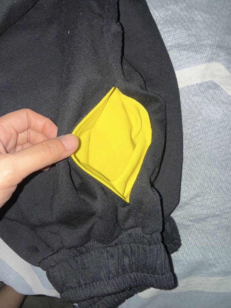 Gnarly sweatpants joggers (Category: Joggers) located in Mandaluyong City. Submitted by whitemoveout (Listing ID 1465326853, Image 2). Description: - Color: Black - Size: Medium - Details: Yellow detailing on pocket lining and logo on left hip - Fit: Elastic waistband and stretchy material for maximum comfort - Ideal for: Daily wear or lounging at home - Condition: Recently purchased, closet clear-out sale.