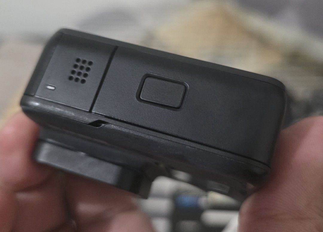 GoPro Hero 7 Black Bundle with Accessories (Category: Cameras) located in Pasig City. Submitted by 1zero23 (Listing ID 1465381785, Image 3). Description: GoPro Hero 7 Condition: - no crack/dent/issues - slight discoloration from being kept while it was in the underwater case, can be seen in the picture (does not affect performance) - all buttons are working - only used 3x Item Package: - Hero 7 black unit - dual charger - total of 3 batteries - f