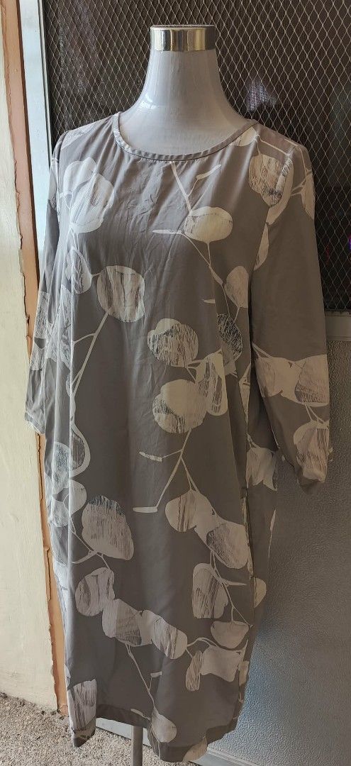 Grey Botanical Leaf Print Shift Dress Size 44 (Category: Dresses) located in Cebu City. Submitted by violacloset (Listing ID 1465380198, Image 3). Description: Measurements: length: 40 1/2 width: 23 1/2.