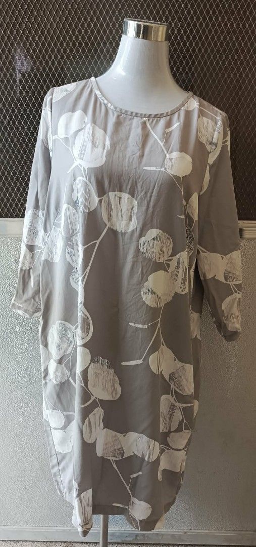 Grey Botanical Leaf Print Shift Dress Size 44 (Category: Dresses) located in Cebu City. Submitted by violacloset (Listing ID 1465380198, Image 1). Description: Measurements: length: 40 1/2 width: 23 1/2.