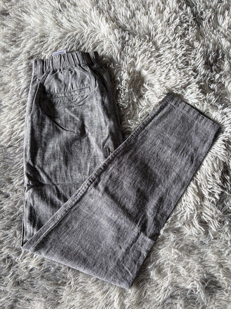 Grey Linen Casual Trousers (Category: Other Bottoms) located in Manila. Submitted by kez0020 (Listing ID 1465227666, Image 3). Description: - Color: Versatile grey - Fit: Comfortable straight leg - Fabric: Lightweight and breathable - Details: Button closure with belt loops and two front side pockets - Styling: Perfect for daily wear, easy to pair with t-shirts or button-downs.