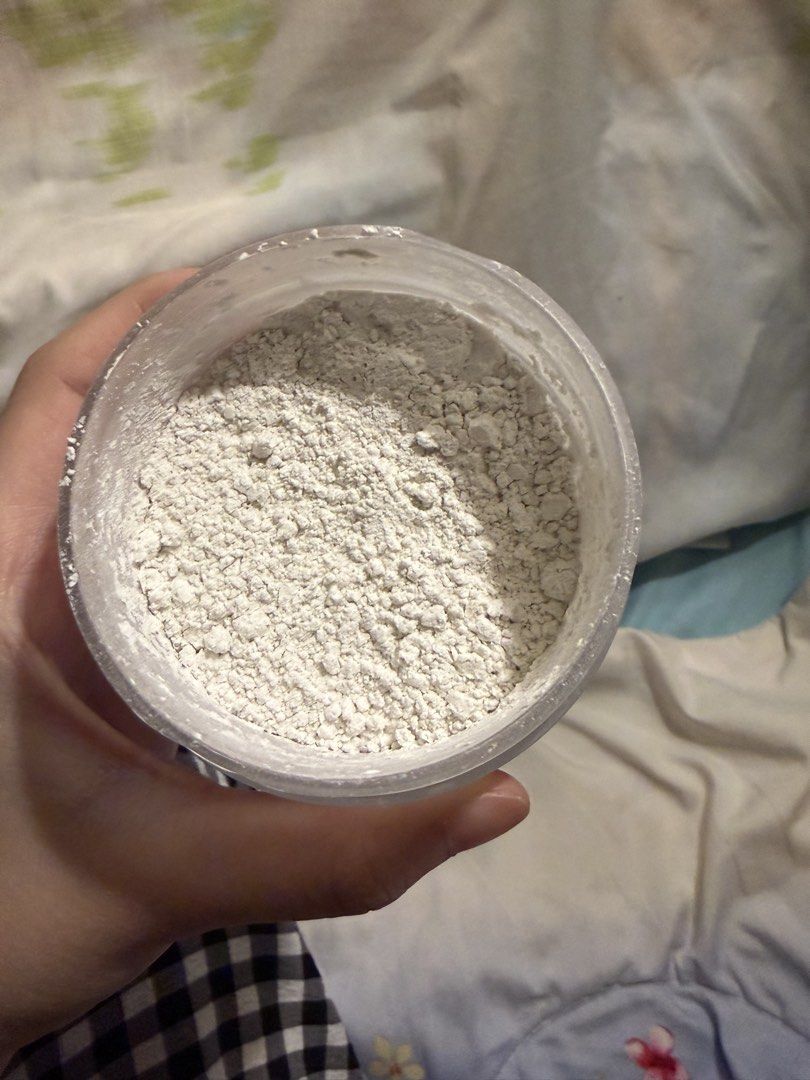 GRWM LOOSE POWDER (Category: Makeup) located in Manila. Submitted by aviyeon (Listing ID 1465268000, Image 2). Description: -milky white -still has a lot inside ( i barely used it) -the downside is i lost the stopper/plug of the container RSF: purchased the laura mercier so i stopped using it .