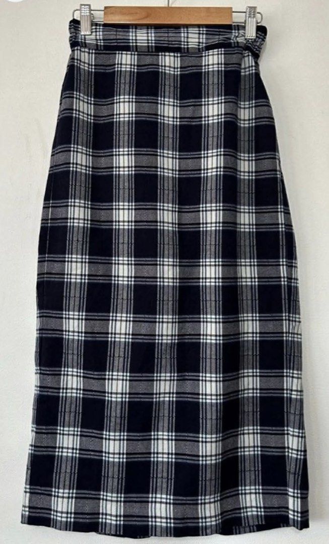 GU Blue Plaid Skirt Size M (Category: Skirts) located in Manila. Submitted by andreaangc05357 (Listing ID 1465266571, Image 1). Description: - Brand: GU - Style: Blue and white plaid skirt - Condition: Brand new with tag attached (BNWT) - Size: M - Material: Poly-rayon-spandex blend with polyester lining - Waist: Elastic waistband with adjustable drawstring - Care: Machine washable - Perfect comfortable piece for everyday wear.