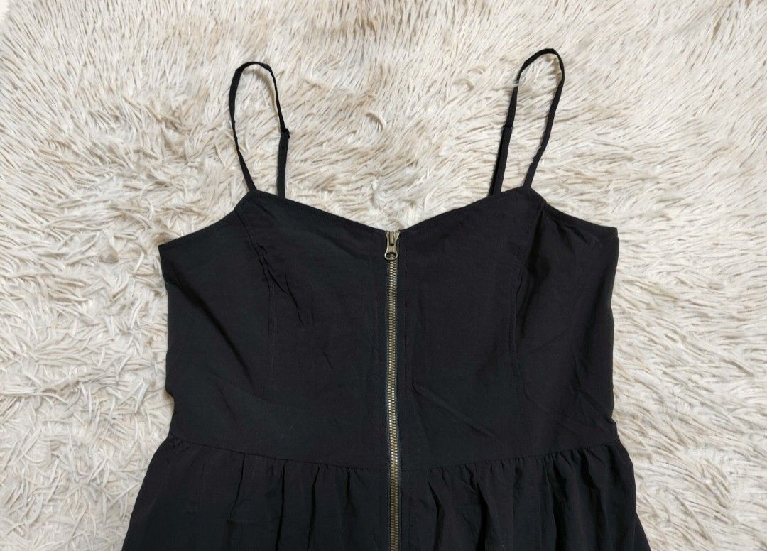 GU Front Zip Bubble Hem Dress (M) (Category: Dresses) located in Angeles City. Submitted by miss_independent01 (Listing ID 1465281804, Image 2). Description: GU Front Zip Bubble Hem Dress Color: Black Width: 15.5 (Medium on tag) Length: 45 MOP: Gcash ✅ Mine Now, Pay Now ✅ First to Pay, Gets the Item 📍 PAMPANGA Courier: JnT 🚚🚚 PM 💌💌.