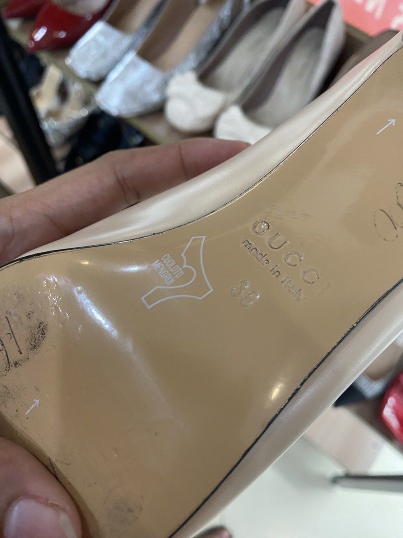 Gucci (Category: Sandals) located in Manila. Submitted by vizcarrach03925 (Listing ID 1465189943, Image 3). Description: .