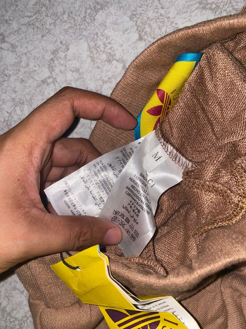 Gucci (Category: Shorts) located in Laur. Submitted by itzeco999 (Listing ID 1465290781, Image 3). Description: No issue Galing ukay Brandnew Gucci.