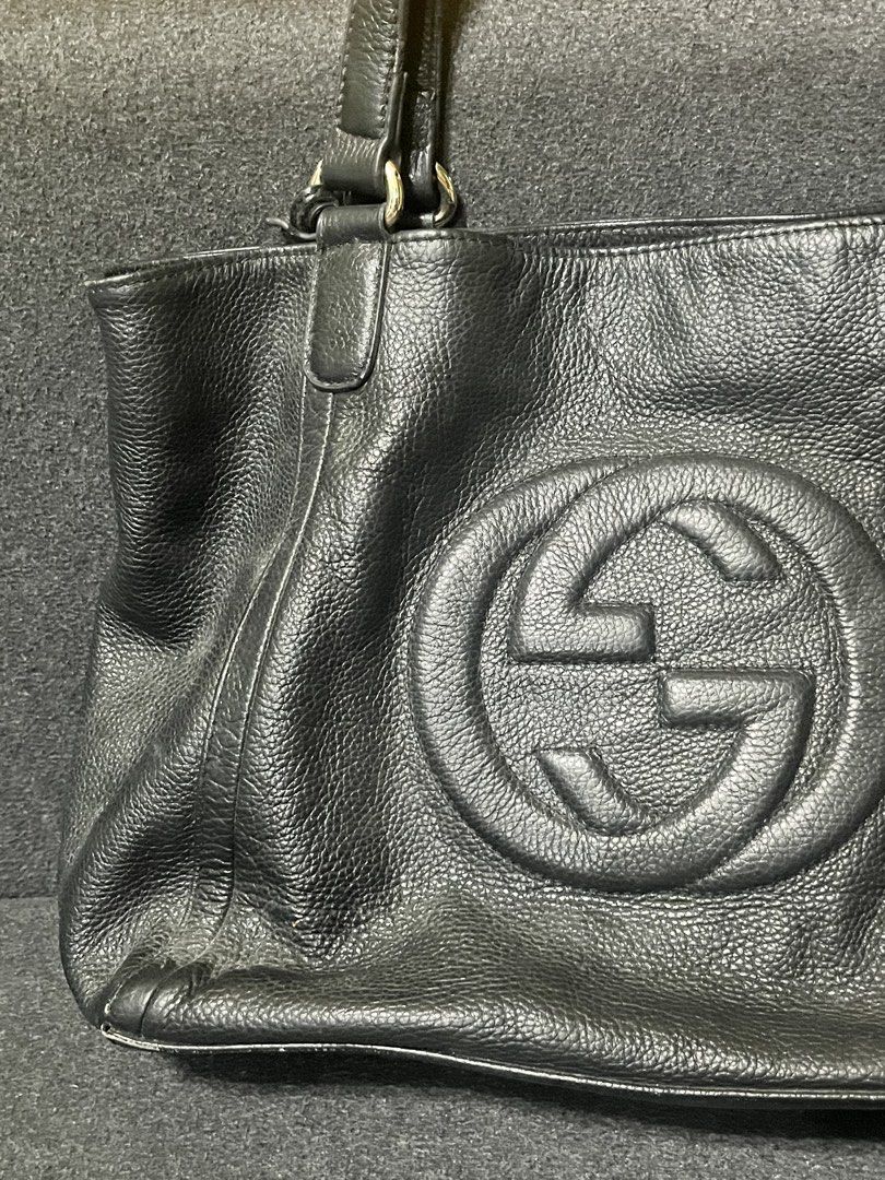 Black Leather Tote Bag (Category: Luxury Bags & Wallets) located in Manila. Submitted by pinkiefran (Listing ID 1465232968, Image 2). Description: - Condition: Normal wear along the handle edges and bottom corners - Rrady for a new home, message for inquiries!.