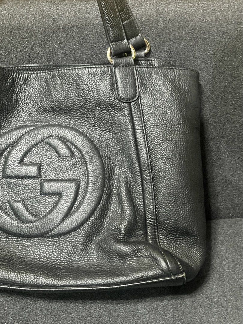 Black Leather Tote Bag (Category: Luxury Bags & Wallets) located in Manila. Submitted by pinkiefran (Listing ID 1465232968, Image 3). Description: - Condition: Normal wear along the handle edges and bottom corners - Rrady for a new home, message for inquiries!.