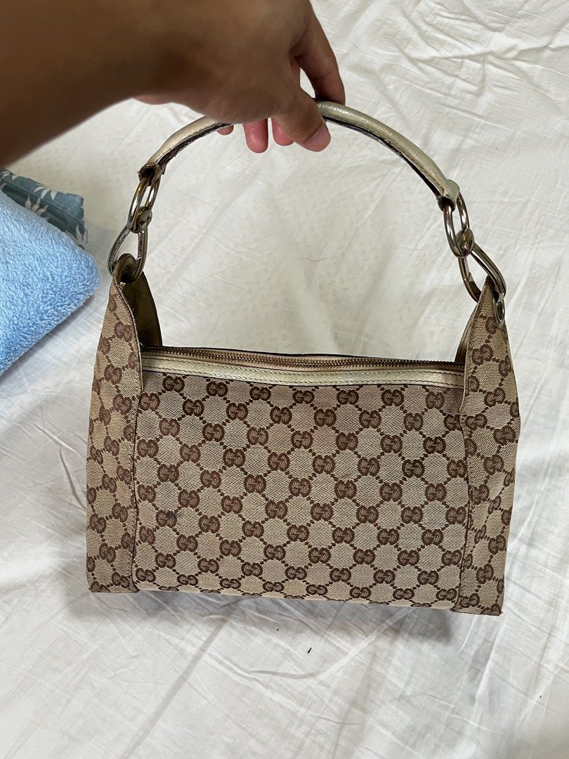 Gucci Shoulder Bag (Category: Shoulder Bags) located in Antipolo. Submitted by itsme_ghelsonn (Listing ID 1465216426, Image 2). Description: Need wash.