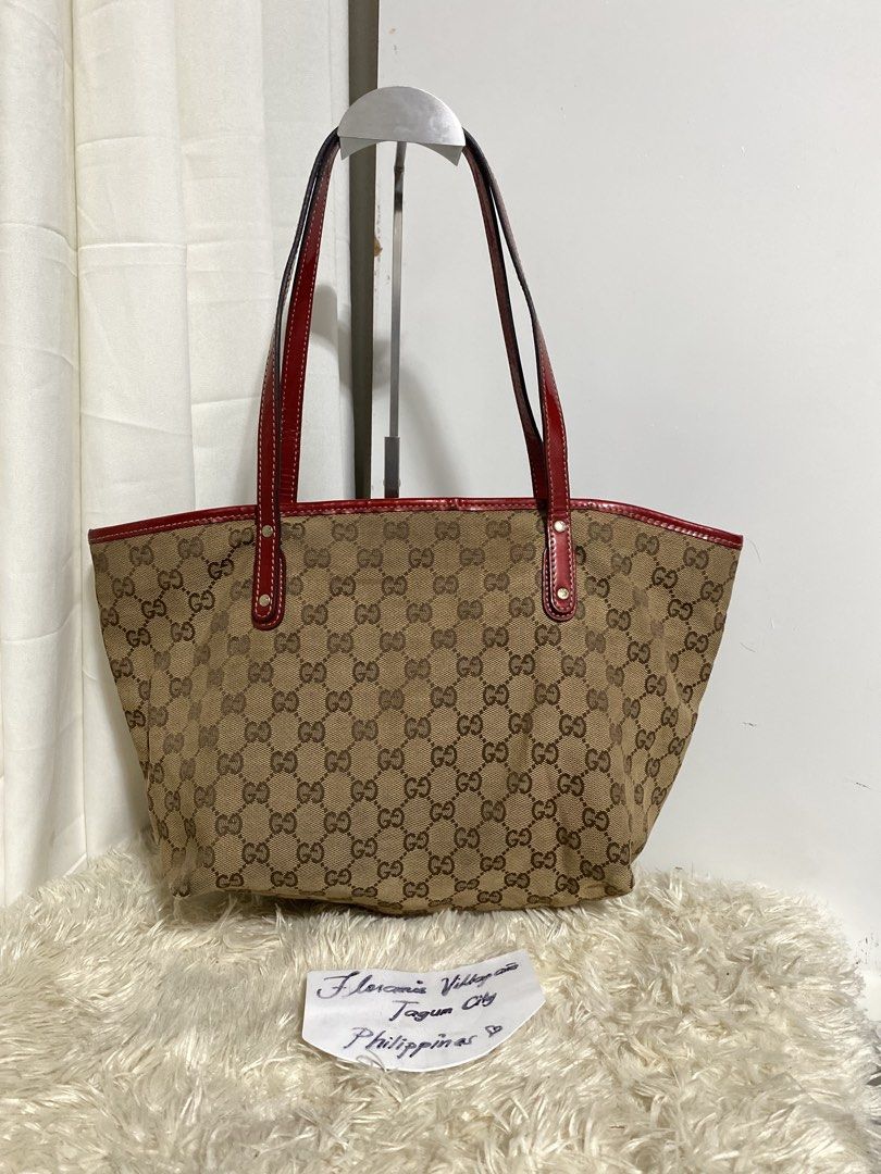 Gucci tote (Category: Luxury Apparel) located in Tagum. Submitted by amarasluxbag (Listing ID 1465356259, Image 2). Description: May cracks na po sa handle nya Bawal to sa maselan Super bet neto Matibay pa nmn .