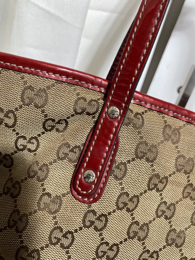 Gucci tote (Category: Luxury Apparel) located in Tagum. Submitted by amarasluxbag (Listing ID 1465356259, Image 3). Description: May cracks na po sa handle nya Bawal to sa maselan Super bet neto Matibay pa nmn .