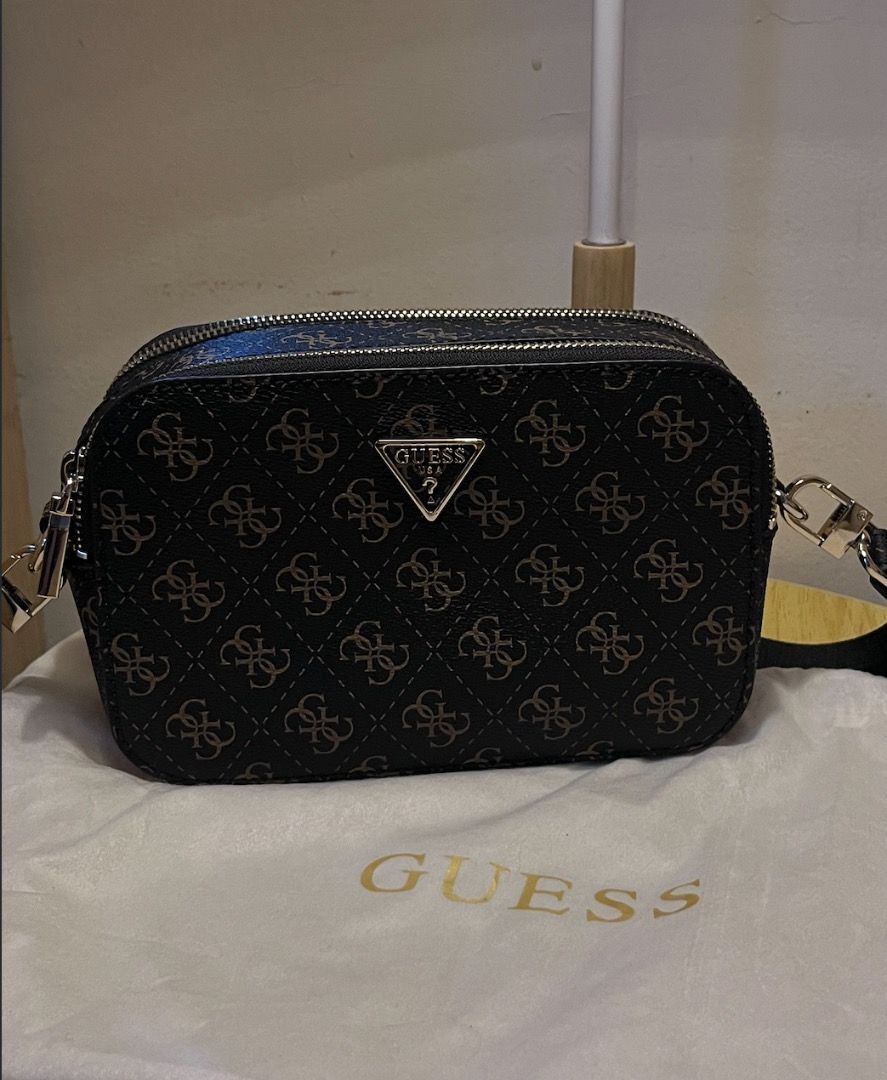 Guess SHOULDER or CROSSBODY bag (Category: Shoulder Bags) located in Makati City. Submitted by bambi.214 (Listing ID 1465179319, Image 2). Description: BRAND NEW STILL COMES WITH ORIGINAL POUCH .