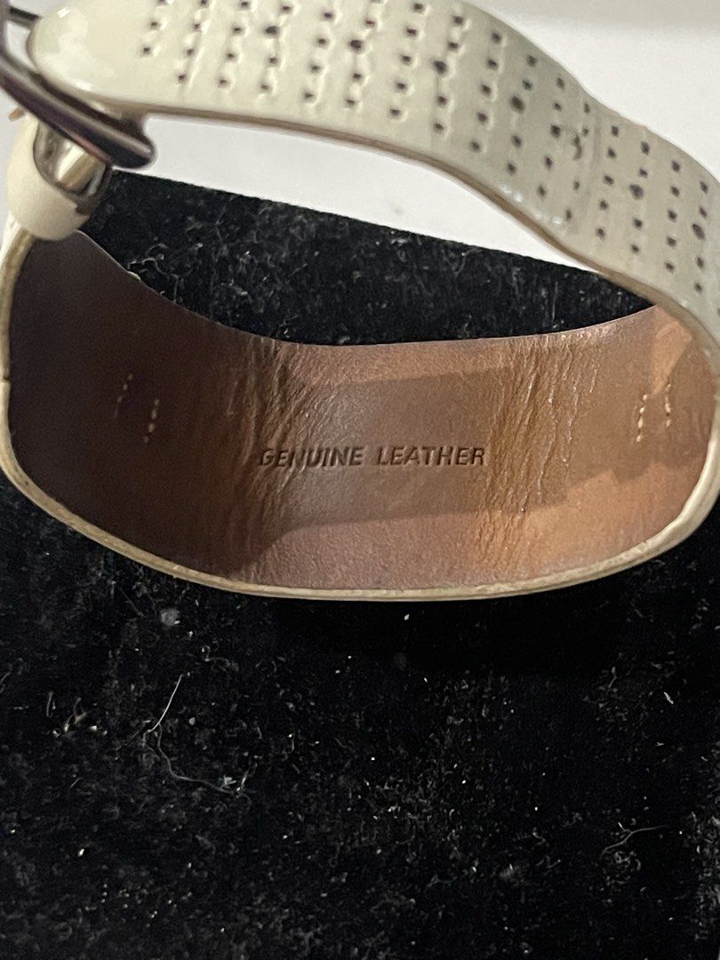 GUESS Silver Rectangular White Leather Cuff/Buckle (Category: Women's Watches) located in Quezon City. Submitted by luckylavishdeclutter (Listing ID 1465268503, Image 3). Description: See pics for authenticity and issues. Need to replace battery (less than 200php in malls) Original leather Slightly nego for sure buyer .