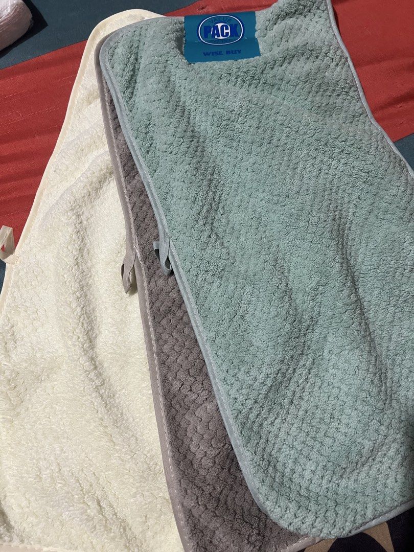 Hand Towel 3in1 (Category: Bedding & Towels) located in Pasig City. Submitted by ilmsf (Listing ID 1465171385, Image 1). Description: - Set of 3 soft textured towels - Colors: Green, grey, and cream - Thick fleece-like material is plush and highly absorbent - Equipped with handy hanging loops for quick drying - Value pack - perfect for gifting or home use.