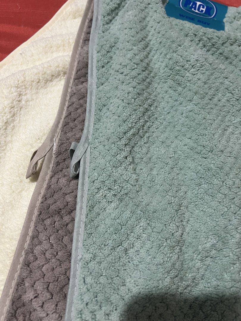 Hand Towel 3in1 (Category: Bedding & Towels) located in Pasig City. Submitted by ilmsf (Listing ID 1465171385, Image 2). Description: - Set of 3 soft textured towels - Colors: Green, grey, and cream - Thick fleece-like material is plush and highly absorbent - Equipped with handy hanging loops for quick drying - Value pack - perfect for gifting or home use.