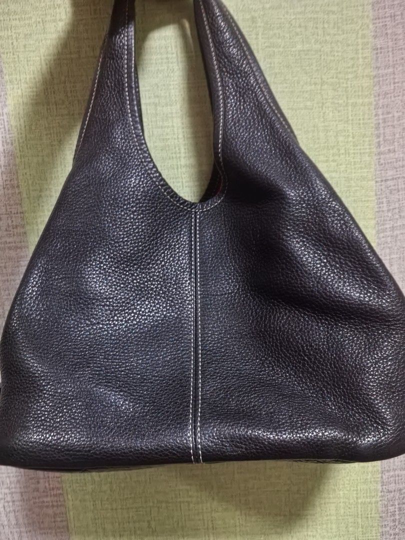 Handbag / shoulder bag (Category: Shoulder Bags) located in Santa Rosa. Submitted by rbpshoppe (Listing ID 1465201145, Image 3). Description: for everyday use..