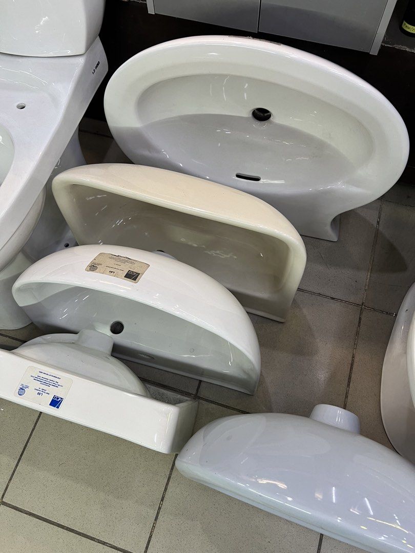 HCG Ceramic Bathroom Sink Basin (Category: Bathroom & Kitchen Fixtures) located in Manila. Submitted by icarux995387 (Listing ID 1465237953, Image 1). Description: - Brand: HCG - Material: Durable ceramic - Color: Clean white - Shape: Modern oval - Condition: Brand new - Ideal for: Home renovations and bathroom updates - Fulfillment: Ready for pickup.